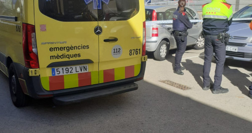 Los cuerpos de emergencias en el lugar en el que han asesinado a un hombre este domingo / POLICÍA LOCAL DE BADIA