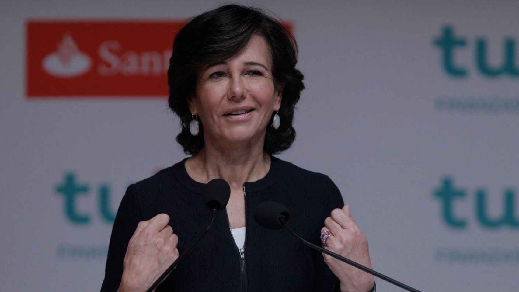 Ana Botín, presidenta del Banco Santander, durante una presentación / EFE