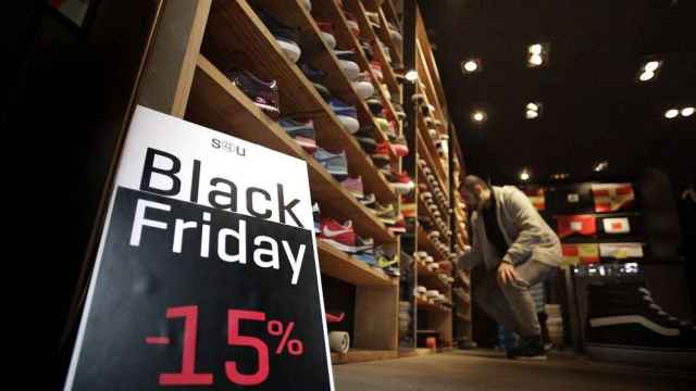 Un centro comercial durante el 'Black Friday' / EFE