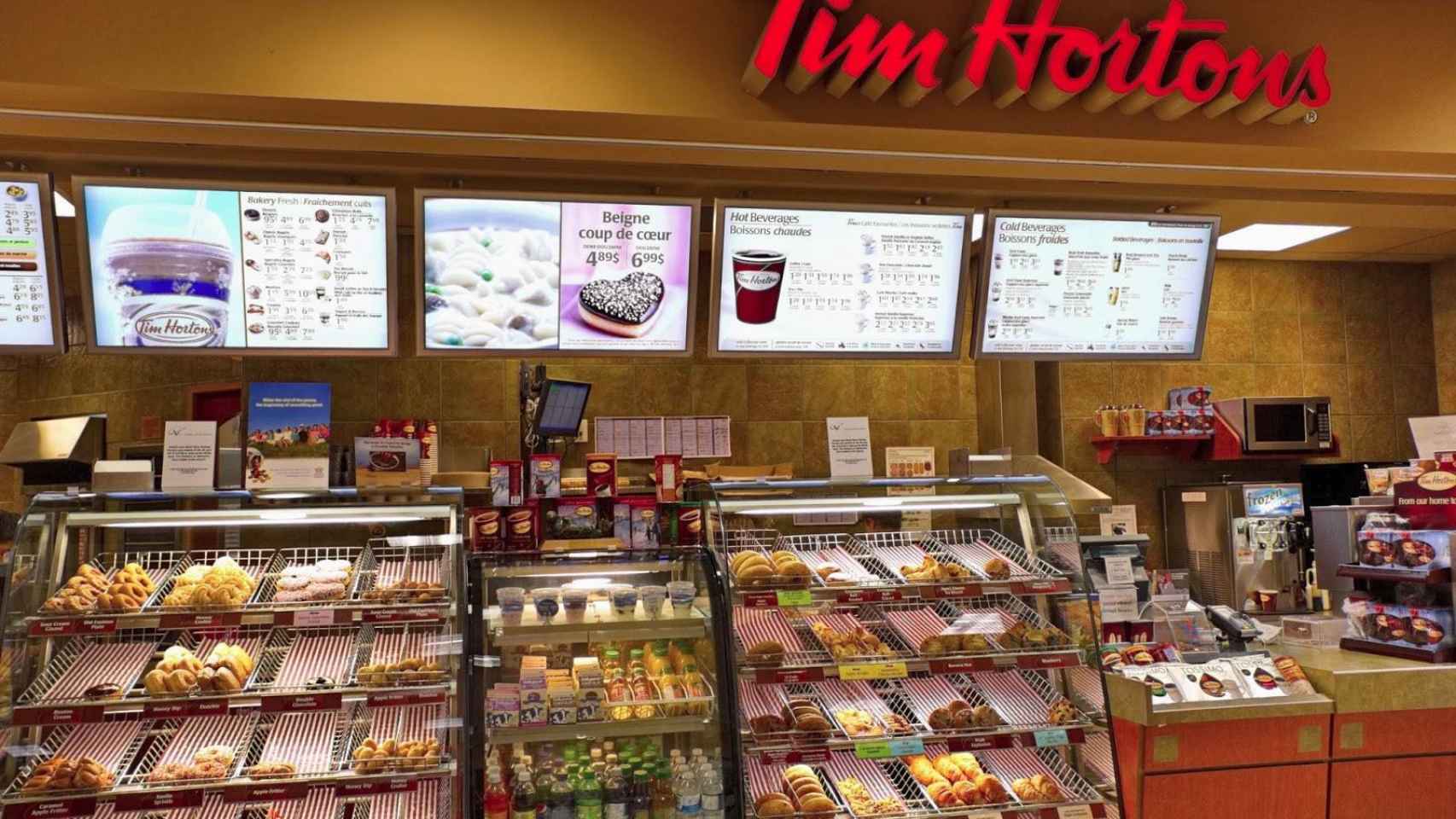 Interior de un local de Tim Hortons, imagen de archivo