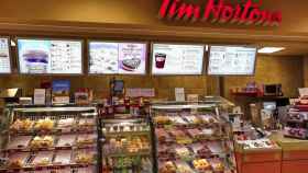 Interior de un local de Tim Hortons, imagen de archivo