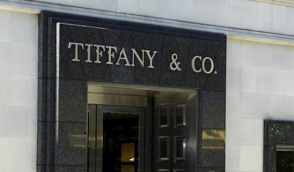 Uno de los establecimientos de Tiffany / EP

Esta operación va a permitir un respaldo, medios y un impulso suplementario para alcanzar objetivos de crecimiento sostenible, cuando aspiramos a convertirnos en la casa de alta joyería de las nuevas generaciones, declaró Alessandro Bogliolo, director general de Tiffany.