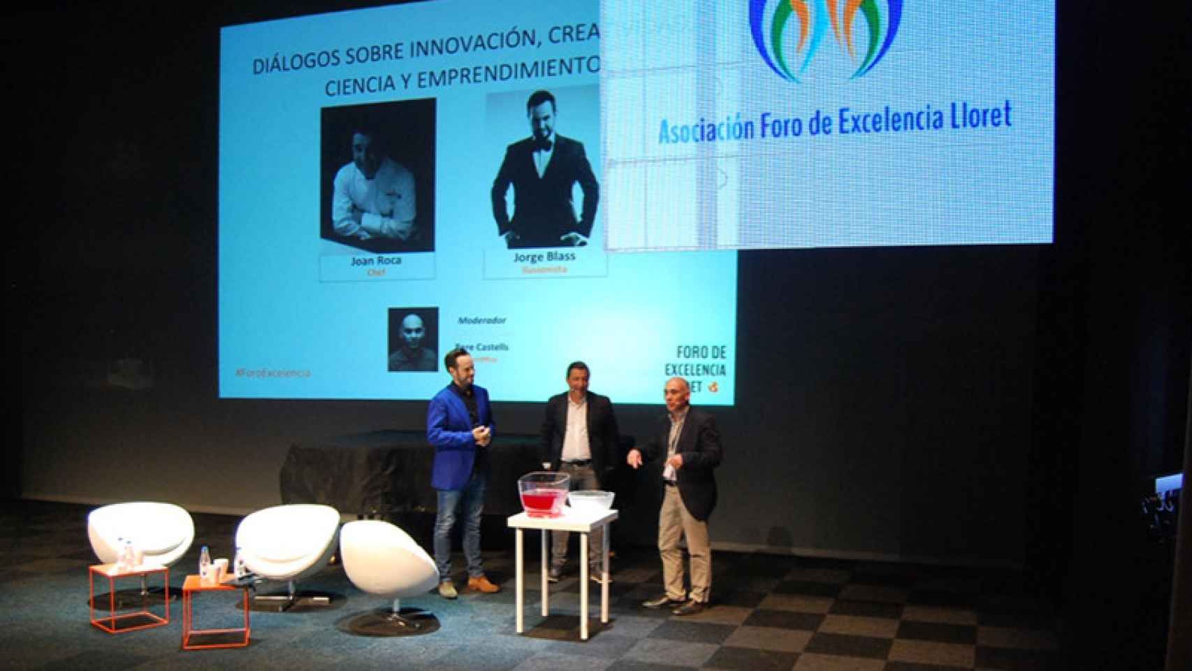 Jorge Blass, Joan Roca y el moderador, el científico Pere Castells, durante la ponencia en el II Foro Excelencia de Lloret.