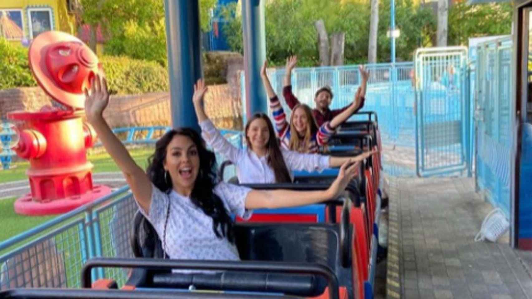 Georgina Rodríguez se lo pasa en grande en el parque Warner /INSTAGRAM