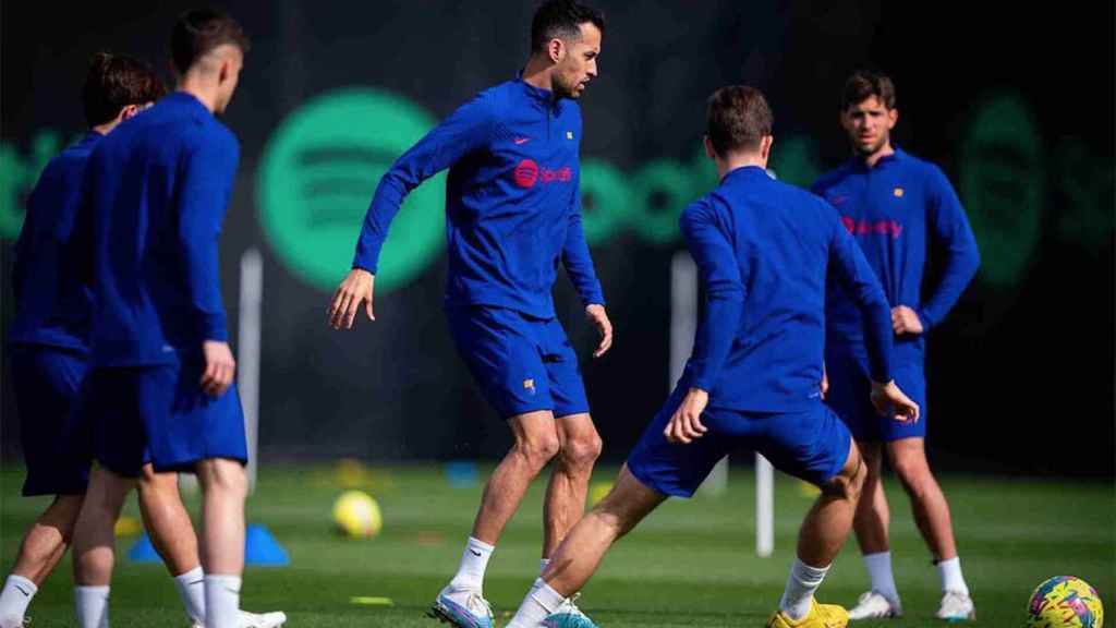 Sergio Busquets, entrenando con sus compañeros esta semana / REDES