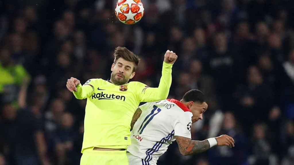 Una foto de Gerard Piqué durante el partido contra el Olympique de Lyon en defensas / EFE