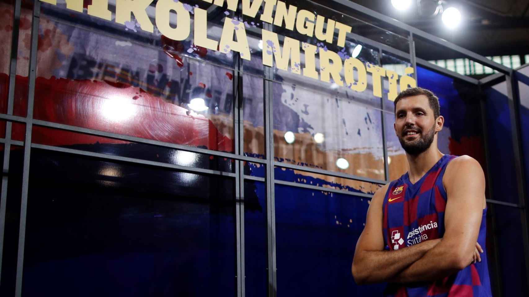 Mirotic en su presentación como nuevo jugador del Barça EFE