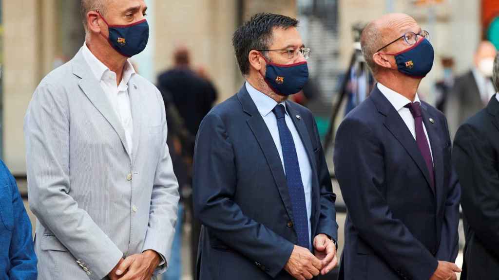 Josep Maria Bartomeu con Jordi Cardoner y Jordi Moix durante la ofrenda floral en la Diada de Cataluña /EFE