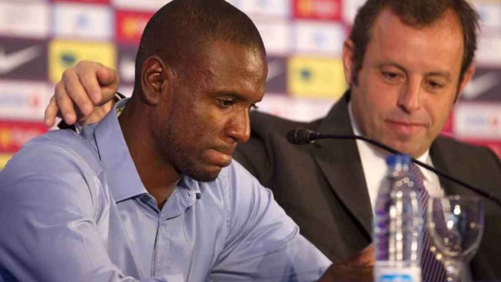 Sandro Rosell y Eric Abidal en una rueda de prensa / EFE