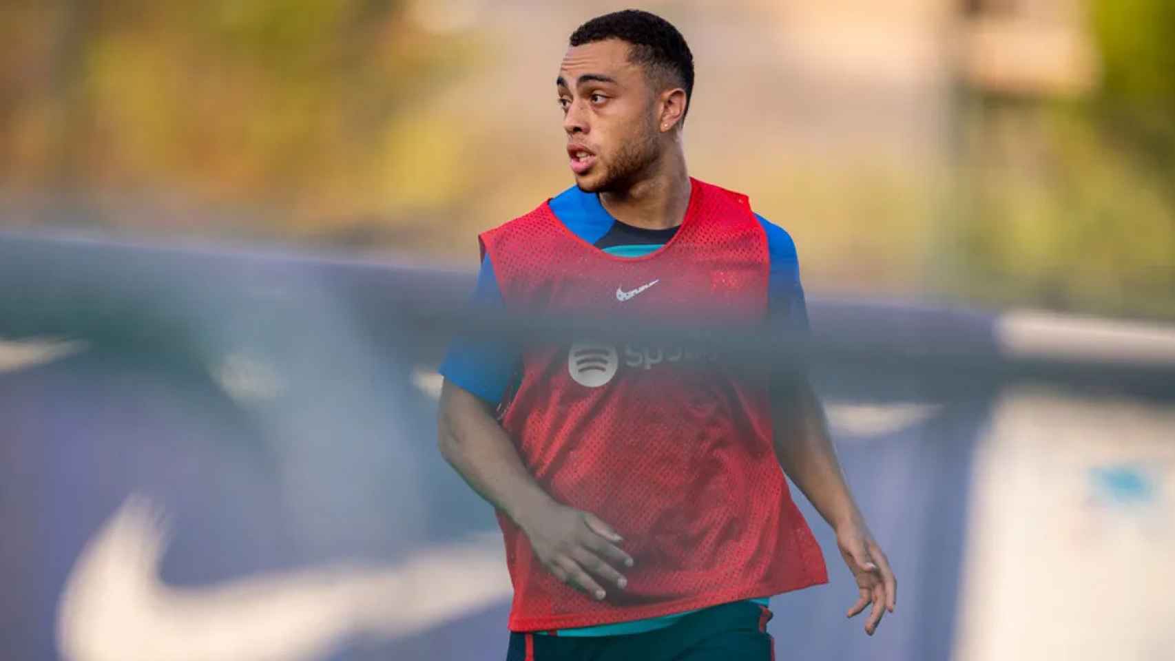 Sergiño Dest, en uno de los entrenamientos del Barça de Xavi / FCB