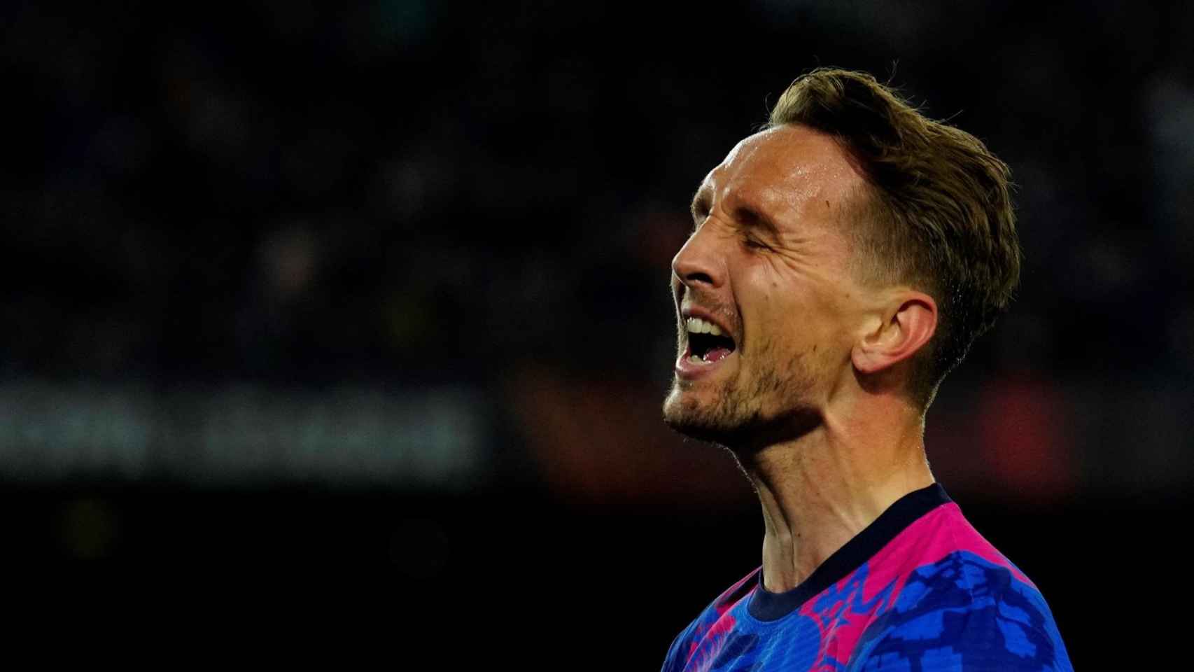 Luuk de Jong se lamenta al fallar una ocasión en el Barça-Nápoles / EFE