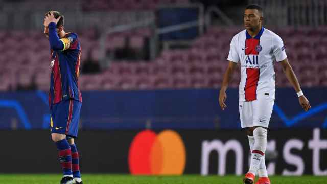 Leo Messi, junto a Mbappé en el Barça-PSG de Champions / EFE