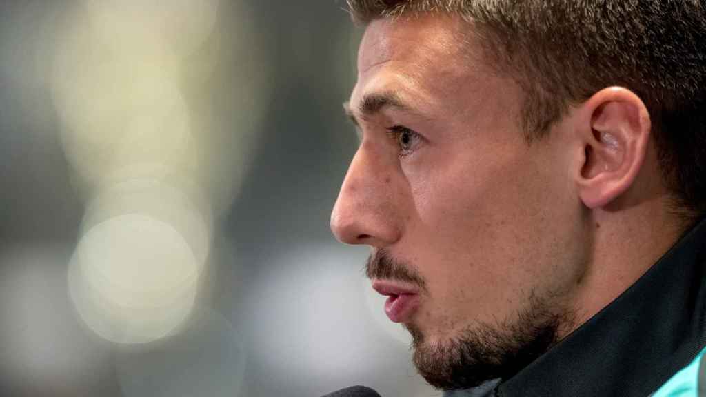 Lenglet en la rueda de prensa previa al choque contra el Slavia / EFE