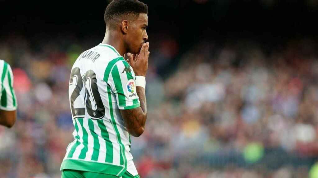 Una foto de Junior Firpo durante un partido con el Betis / EFE