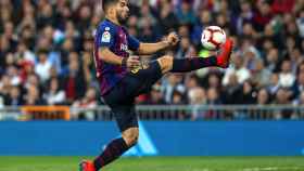 Una foto de Luis Suárez durante el clásico / EFE