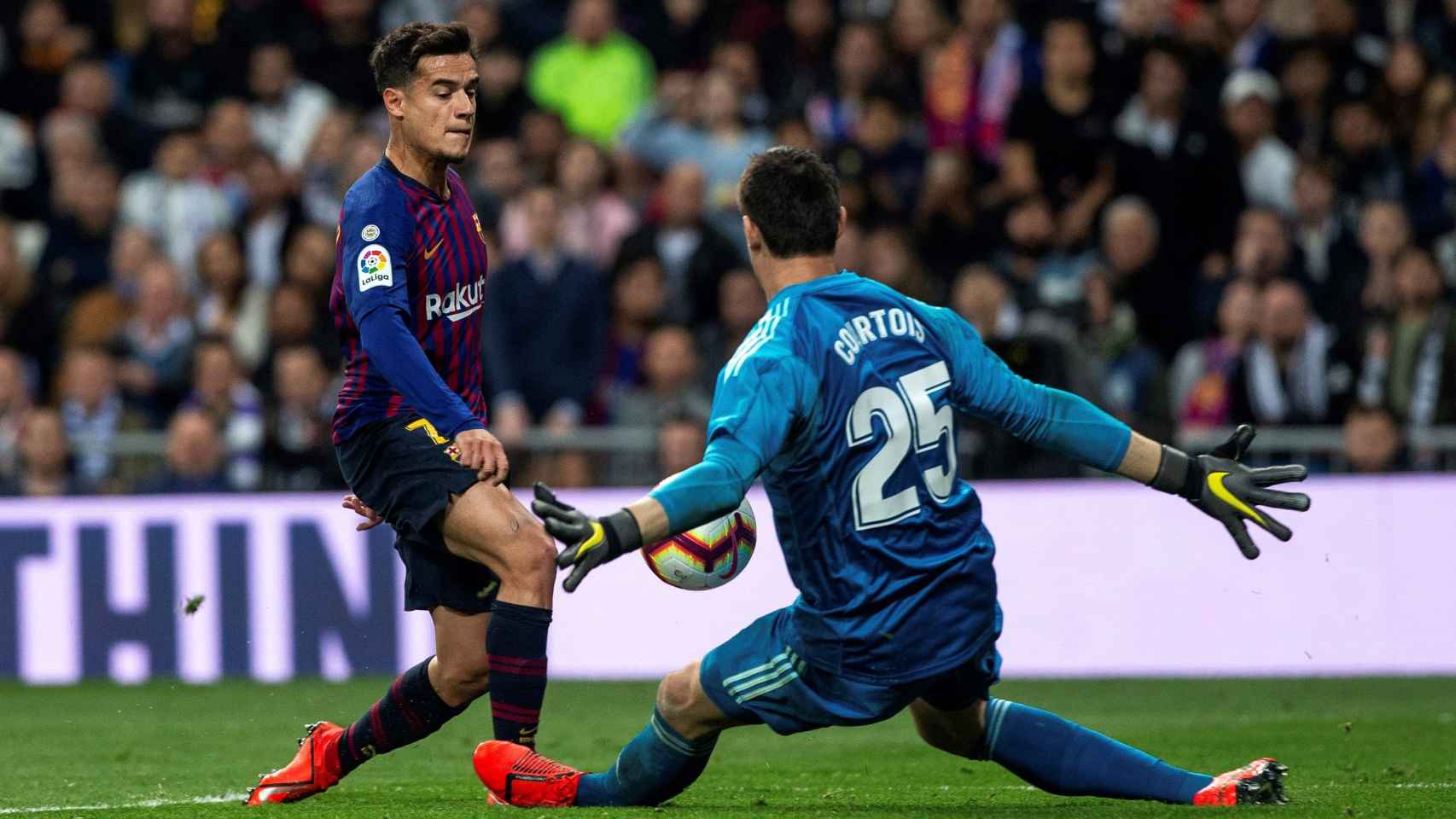 Una foto de Philippe Coutinho durante el clásico / EFE