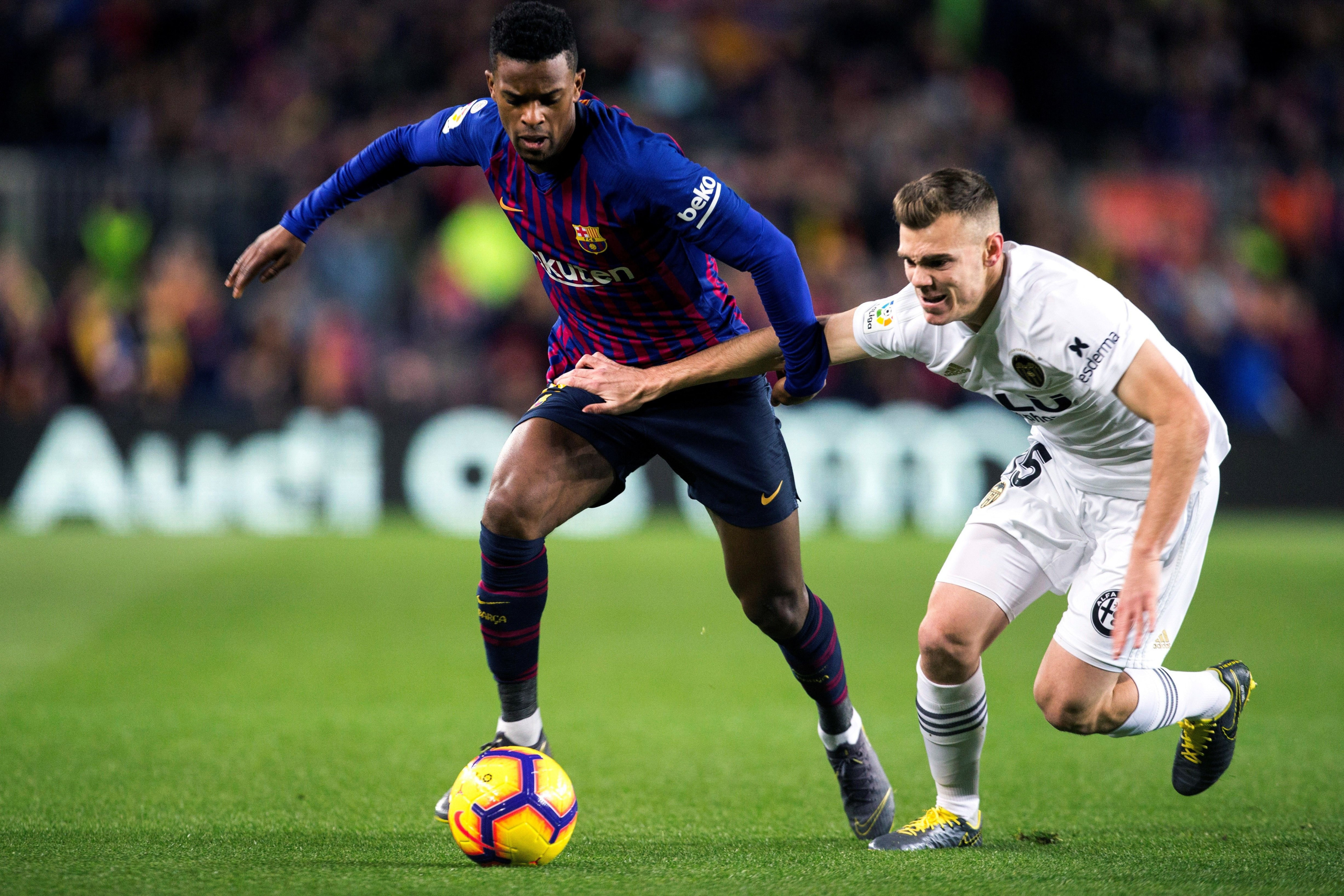 Nelson Semedo defiende a Lato en el último Barça-Valencia / EFE