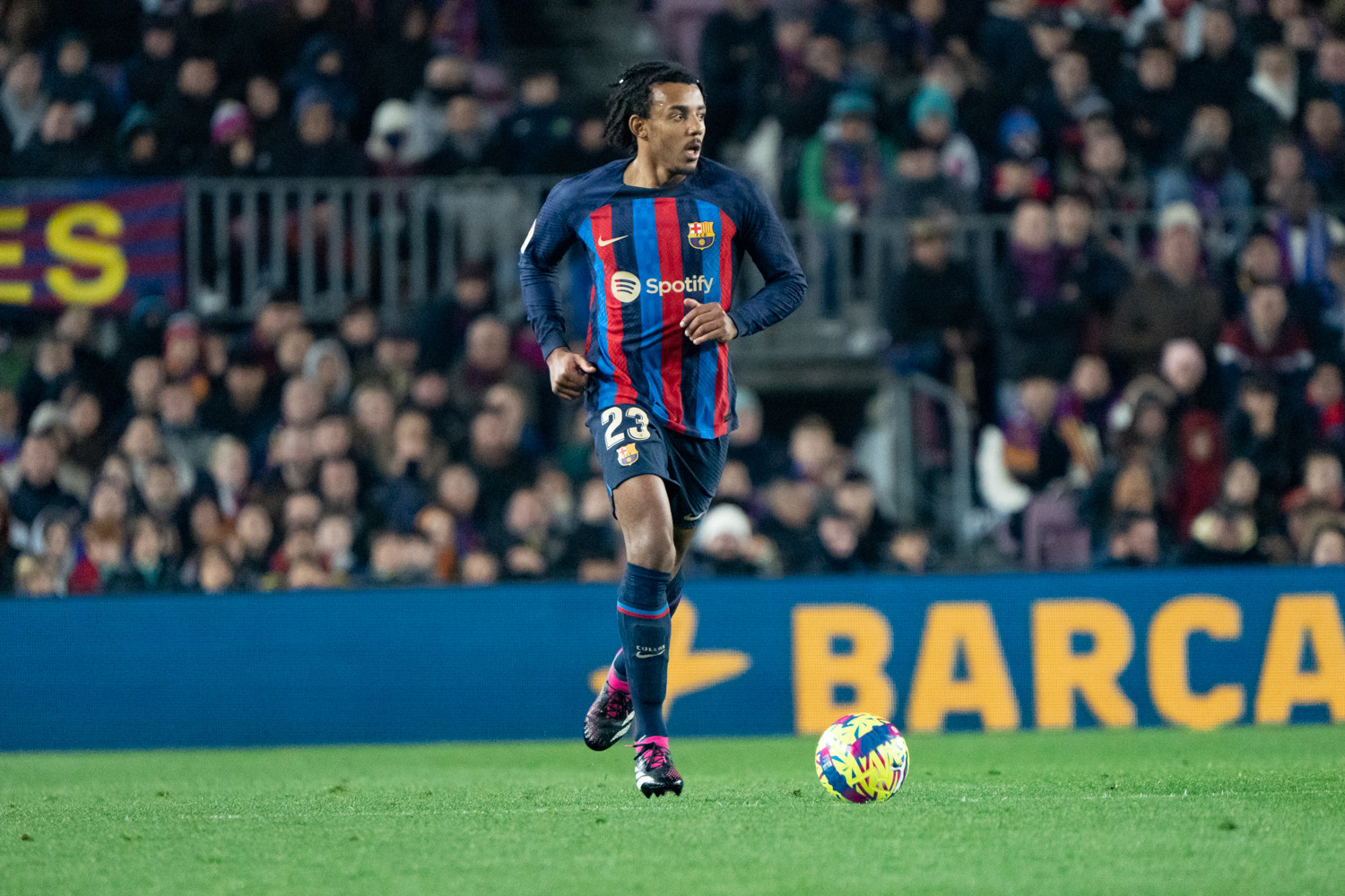 Kounde contra el Sevilla  / Luis Miguel Añón (CG)