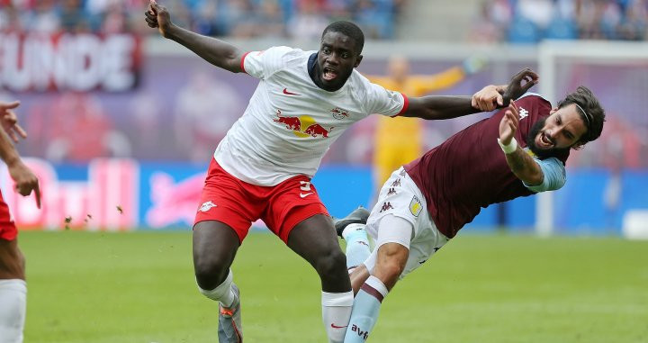 Upamecano, contundente en un partido con el Leipzig | EFE