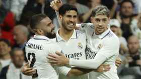 Dani Carvajal y Fede Valverde celebran el gol de Marco Asensio, en la goleada del Real Madrid en Champions / EFE