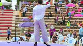 Víctor Vela, con tacones, en la presentación de la IV Asamblea Ciudadana de Podemos en Alcorcón / PODEM