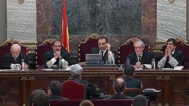 Marchena se dirige a Trapero durante el interrogatorio a este último en el juicio del 'procés' / EFE