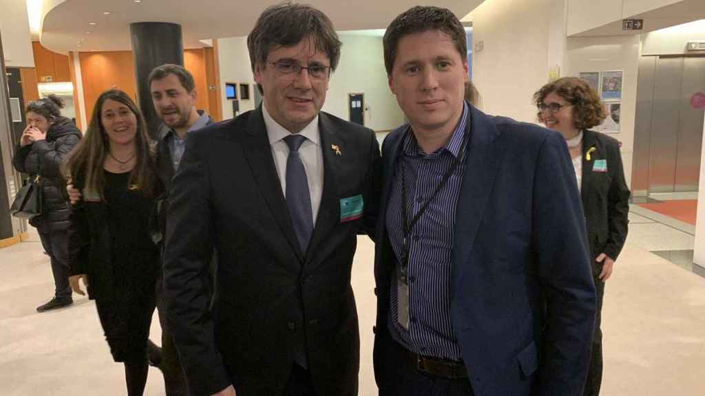 Puigdemont, junto al eurodiputado del Sinn Féinn Matt Carthty / @mattcarthy