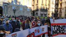 Protesta de los trabajadores del Metro de Barcelona ante el ayuntamiento / EP