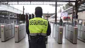 Uno de los vigilantes de seguridad de una estación de tren / RTVE