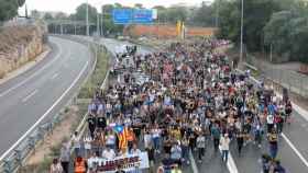 Manifestantes cortan el tráfico por carretera contra la condena del 1-O / EFE