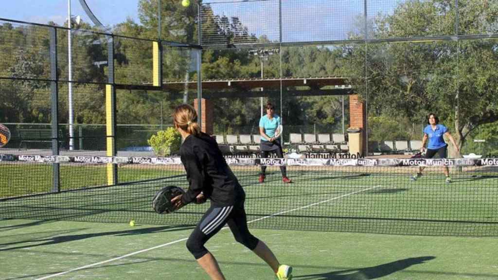 Deportistas jugando al pádel en una de las instalaciones del Atlètic Terrassa Hockey Club / RP