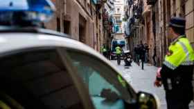 Agentes de la Guardia Urbana en un dispositivo en Ciutat Vella / CG