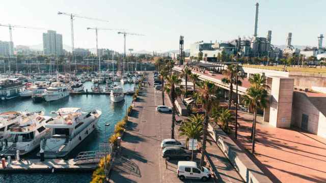 Yates de lujo atracados en el Port Fòrum de Barcelona / CG