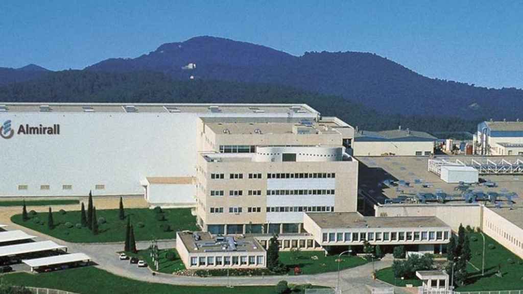 Planta farmacéutica en Sant Andreu de la Barca (Barcelona) de Almirall / EFE