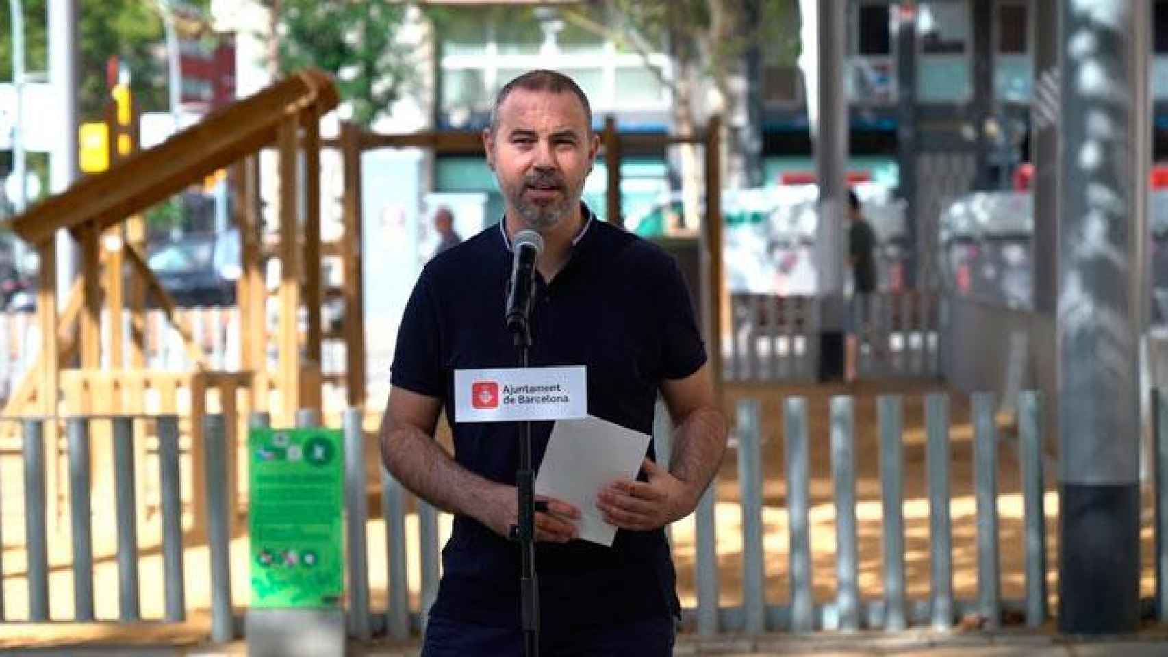 Eloi Badia, concejal de Presidencia de Barcelona y 'cerebro' del proyecto de funeraria municipal, en un acto público / CG