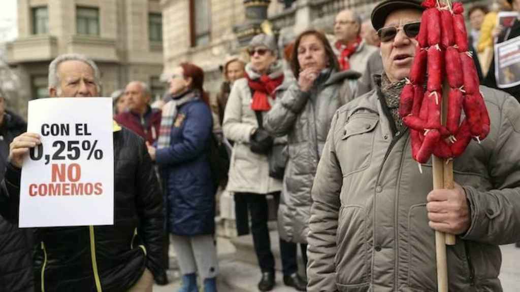 Los jubilados exigen pensiones dignas / EFE