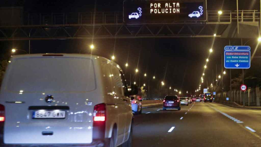 Trálfico limitado por contaminación en Madrid / EFE