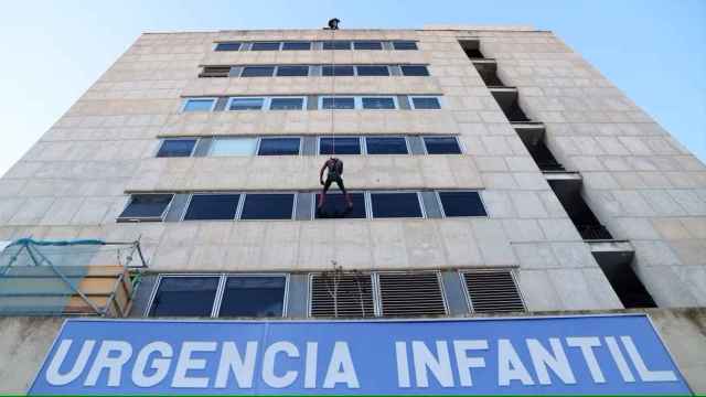 Un bebé ingresa en el hospital de Málaga con graves quemaduras EP