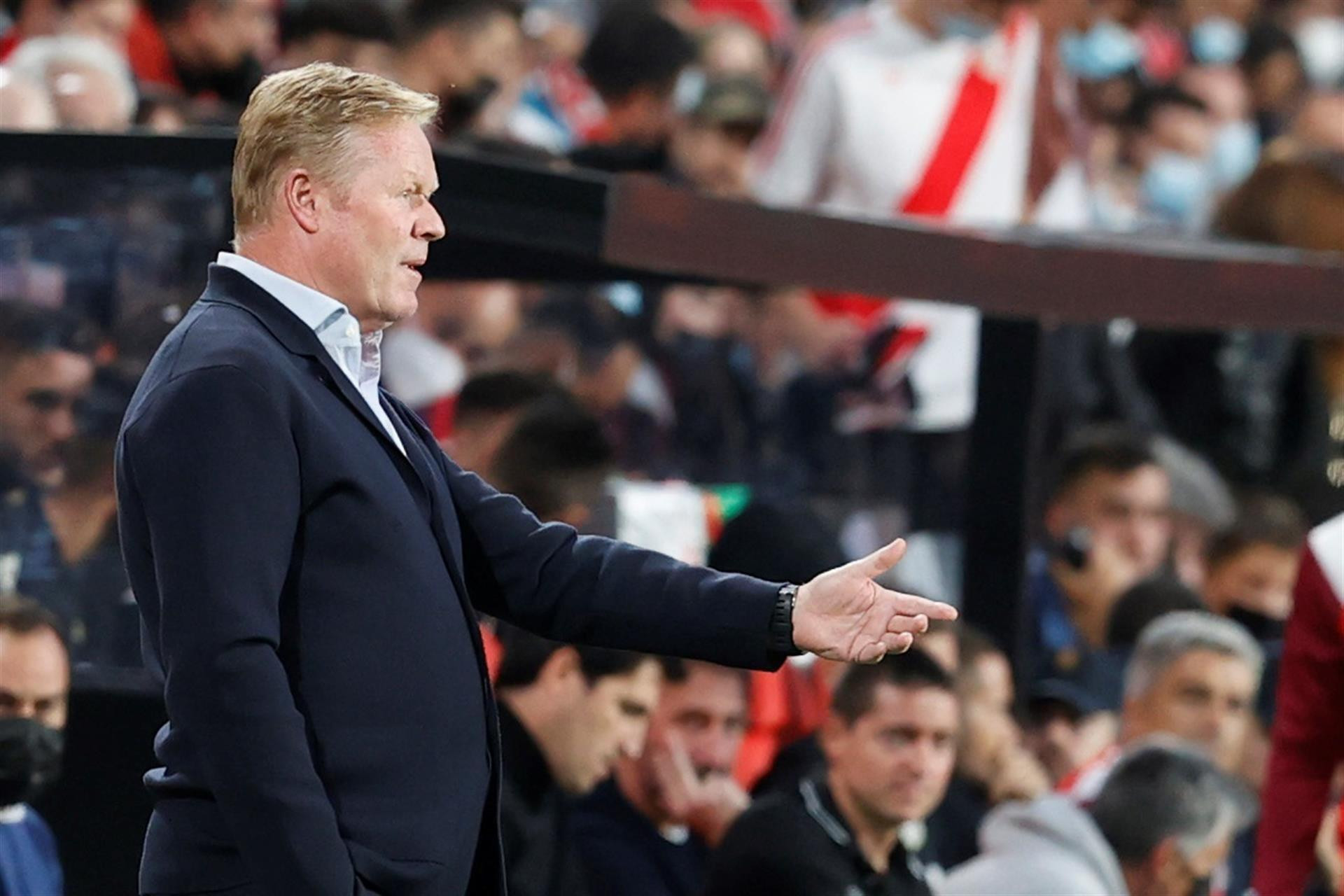 Ronald Koeman, durante el partido entre el Rayo y el Barça / EFE