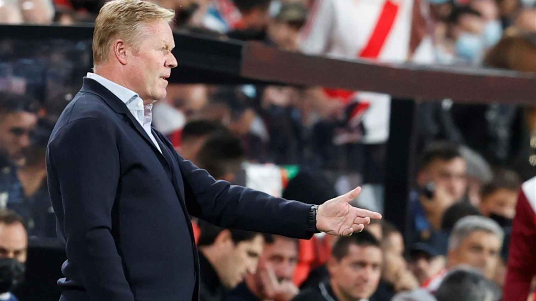 Ronald Koeman, durante el partido entre el Rayo y el Barça / EFE