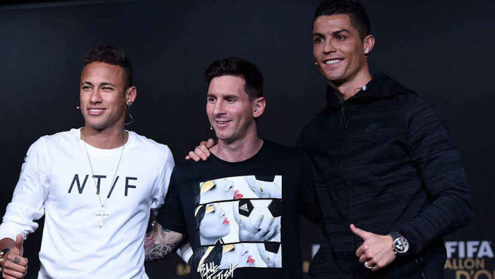 Una foto de Neymar Jr, Leo Messi y Cristiano Ronaldo en la gala del Balón de Oro 2015, cuando los tres jugaban en España / EFE