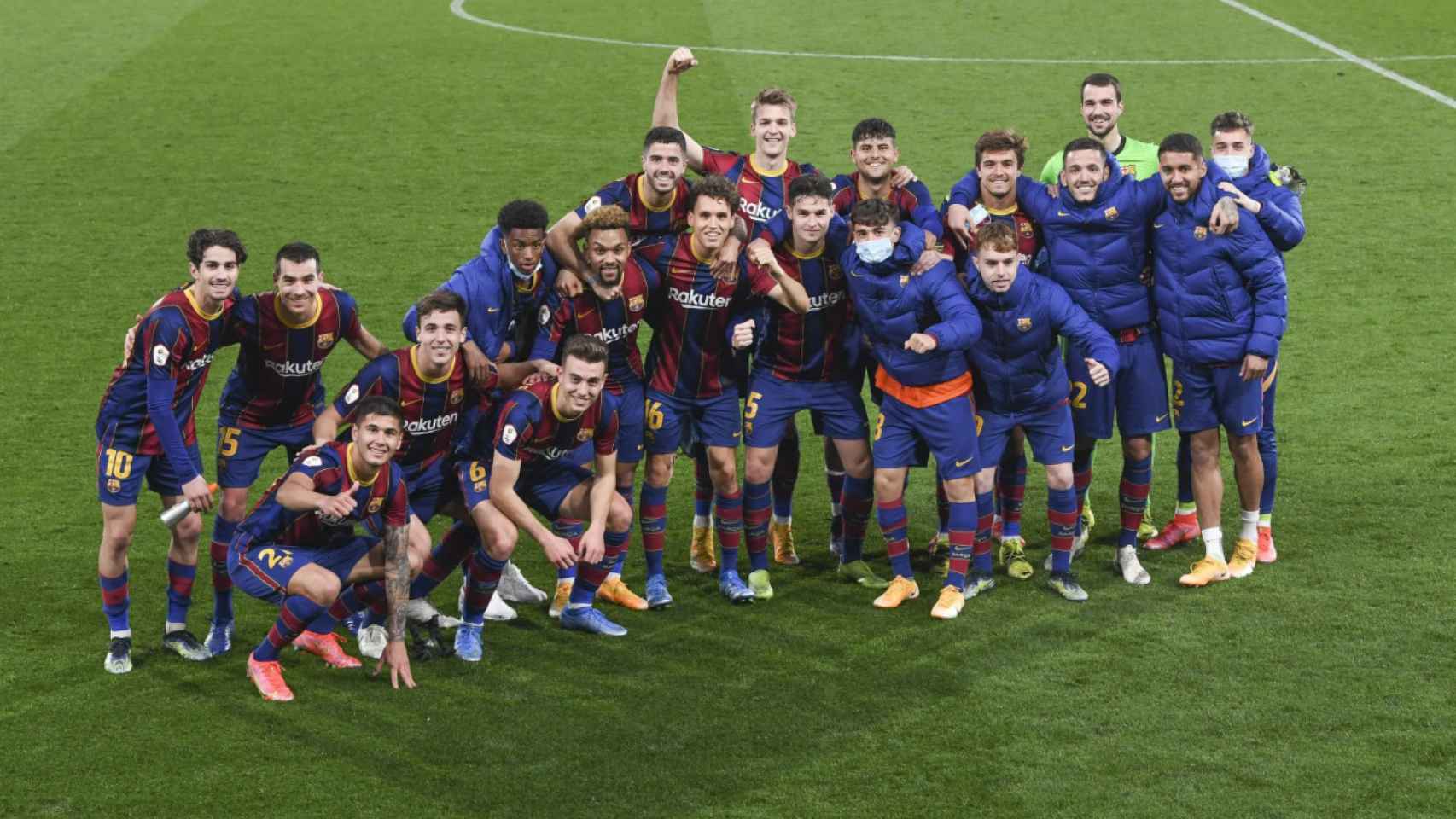 Los jugadores del Barça B celebrando la victoria contra el Llagostera / FC Barcelona