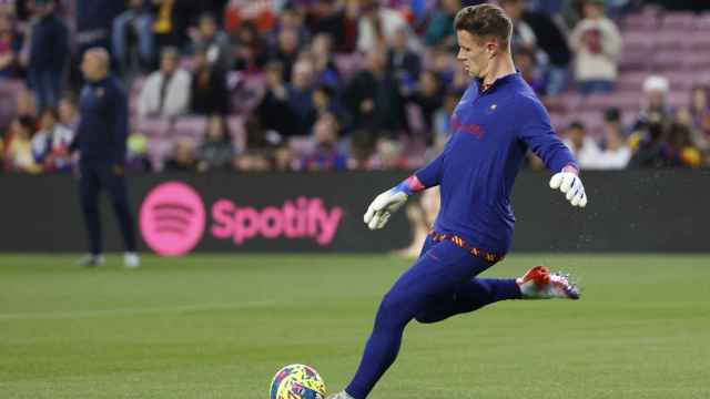 Marc André ter Stegen, durante el calentamiento del Barça Girona / EFE