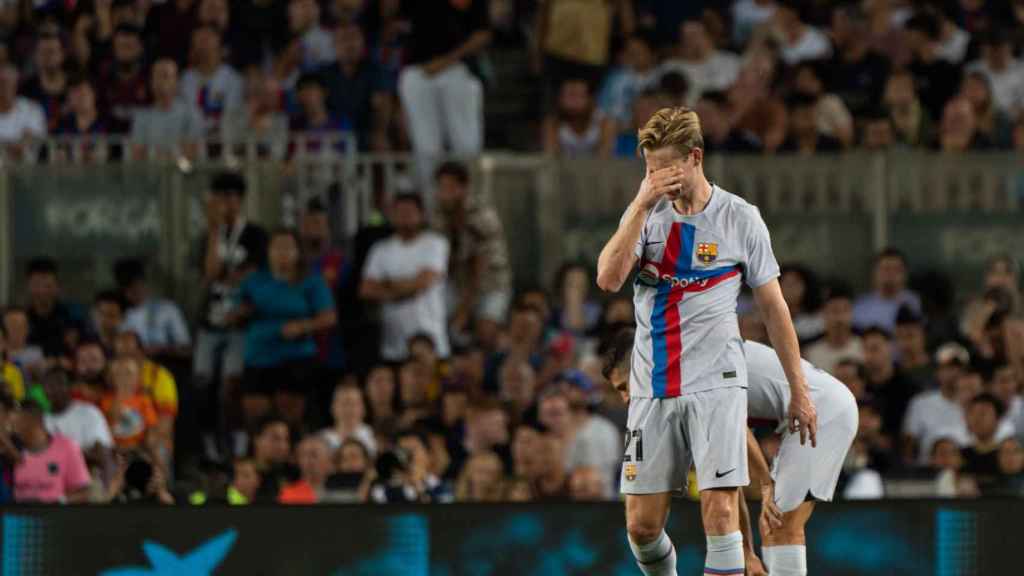 Frenkie de Jong, contra el Manchester City / LUIS MIGUEL AÑÓN (CULEMANIA)