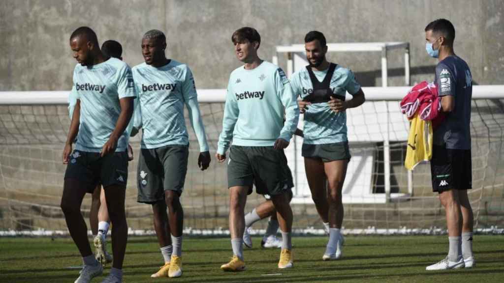 Emerson y Juan Miranda entrenando con el Real Betis / Real Betis