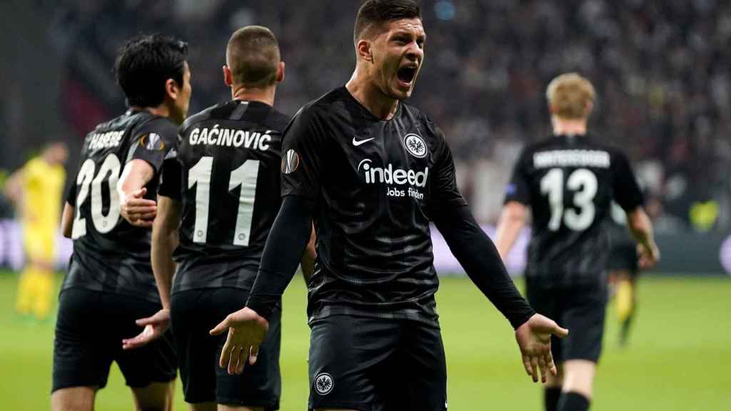 Luka Jovic celebra el gol que anotó con el Eintracht de Frankfurt ante el Chelsea / EFE