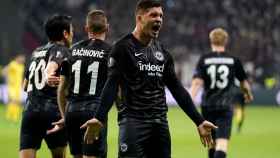 Luka Jovic celebra el gol que anotó con el Eintracht de Frankfurt ante el Chelsea / EFE