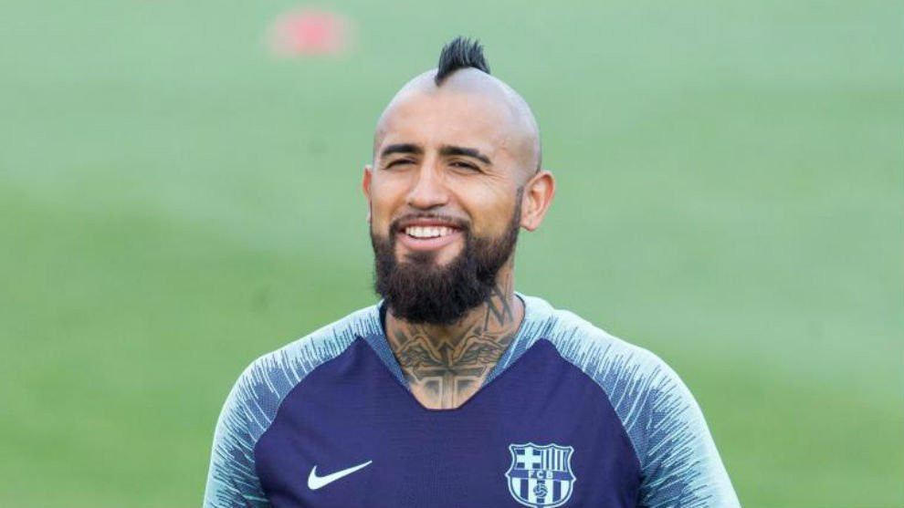 Arturo Vidal en un entrenamiento con el Barça / EFE