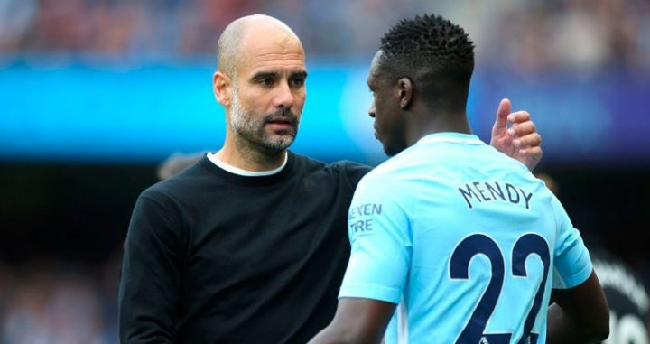 Pep Guardiola junto a Benjamin Mendy / EFE