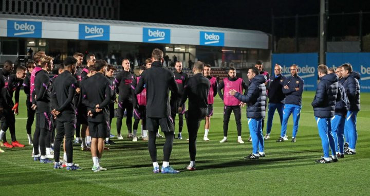 La charla de Xavi a los jugadores del Barça / FCB